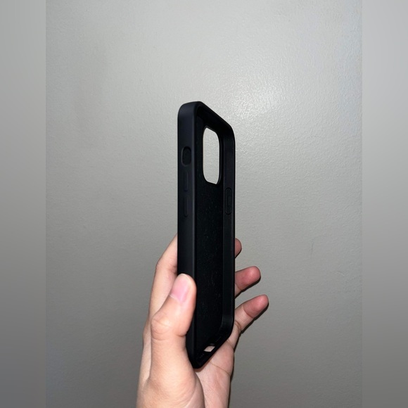 Black Silicon Case - Picture 3 of 4